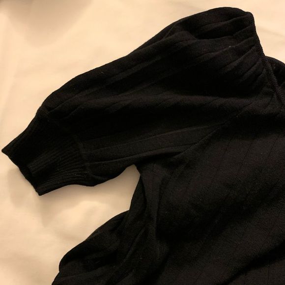 Valentino Roma 100% fine wool pleats short sleeves knit sweater Sz 4 40 XS - Picture 6 of 6